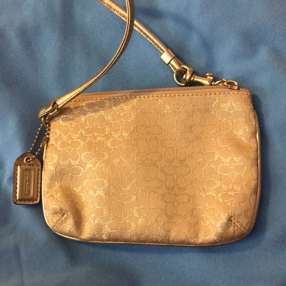 Gold Coach monogram wristlet - Picture 2 of 7